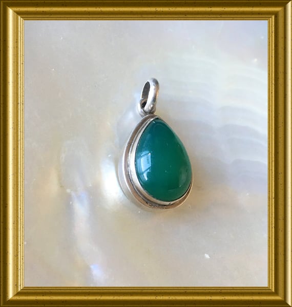 Vintage  silver pendant with green cabochon