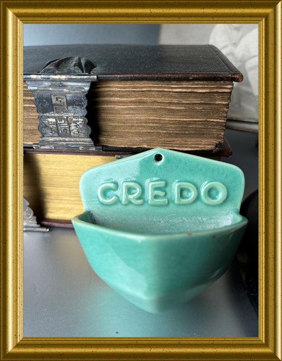 Art deco ceramic holy water font: Credo, Plateel Gouda Plazuid, Hans Mengelberg
