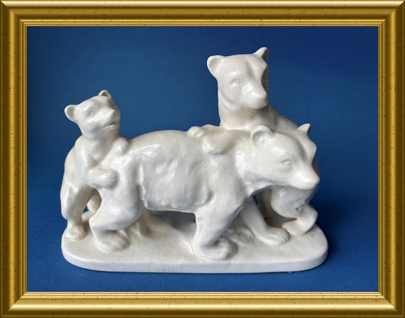 Vintage white ceramic figurine: (polar) bear family