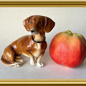 Vintage porcelain animal figurine: dog, dachshund, Pfeffer Gotha