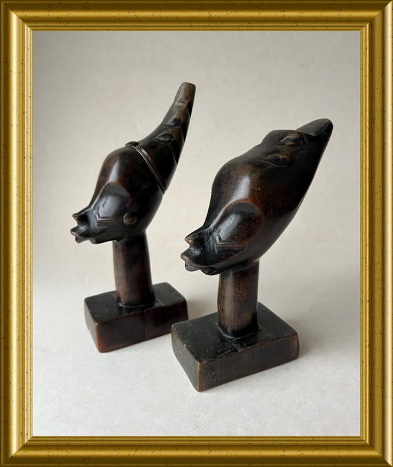 Vintage woodcarving: two small wooden busts, head