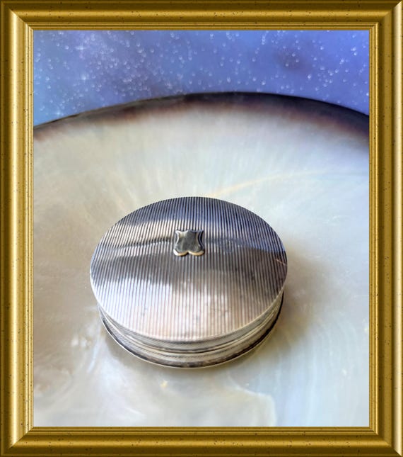 Antique Dutch Sterling Silver Peppermint or Pill Box – Kooiman, Schoonhoven, 1851