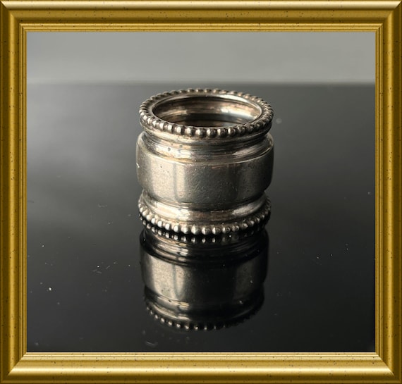 Small silver finger napkin ring with beaded edge