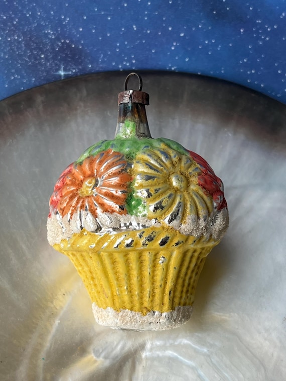 Vintage glass christmas ornament (nr.9):  basket