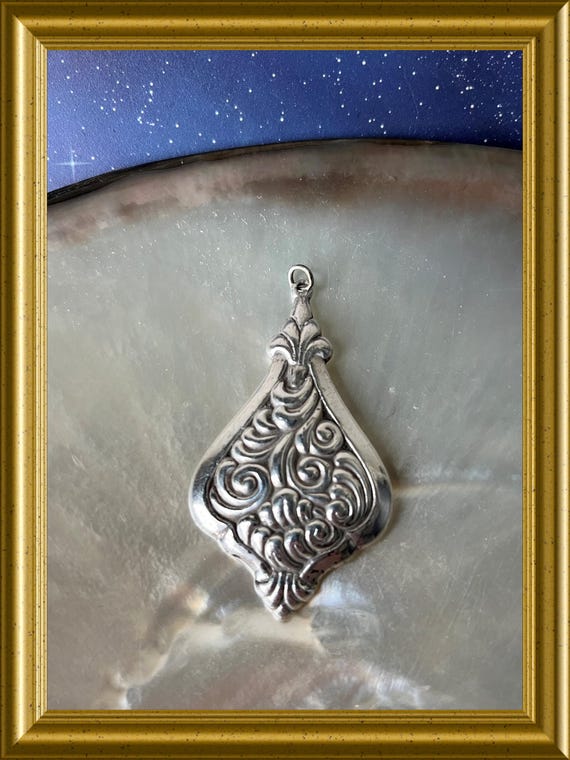 Vintage silver pendant