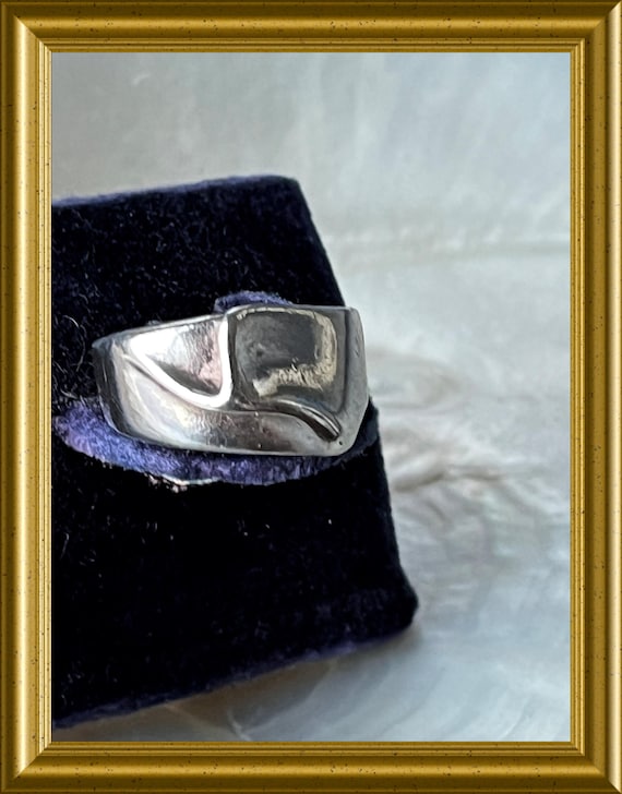 Vintage silver design ring