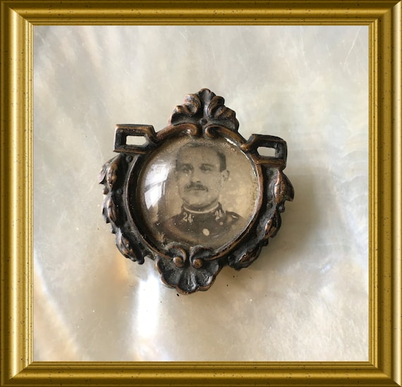 Antique brooch pin: picture soldier, mourning jewelry, WWI, domed glass