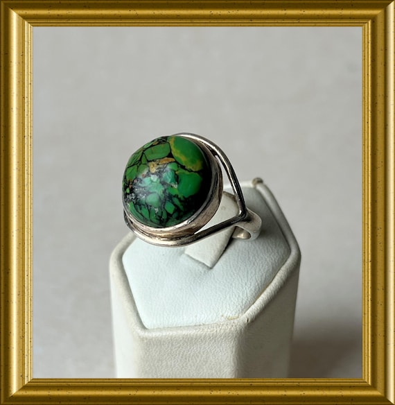 Vintage silver ring with green turquoise cabochon stone