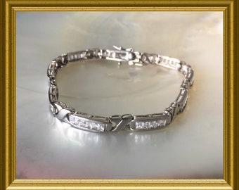 Vintage sterling silver (925) bracelet with stones