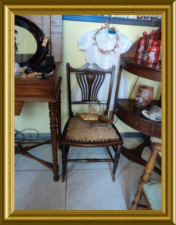 Local pick-up in Gouda only: antique small chair, shipping not available