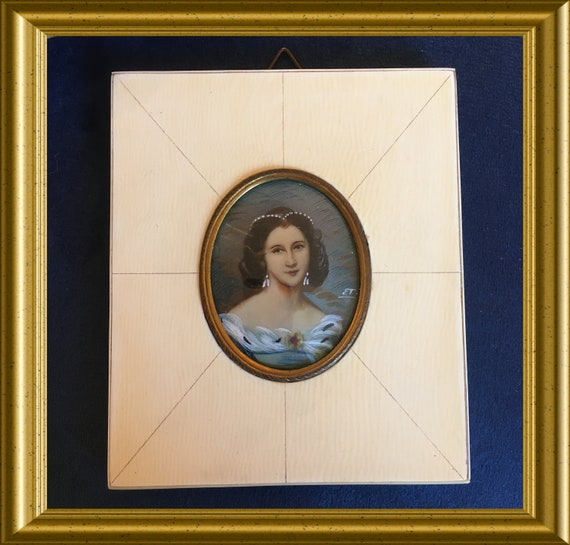 Vintage frame: miniature portrait, lady