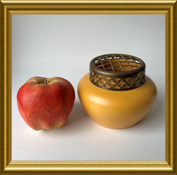 Vintage small art pottery vase/ rosebowl : PZH pottery Gouda, 1924