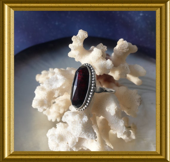 Beautiful silver ring with facetted garnet