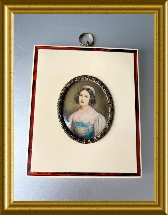 Vintage frame: miniature portrait, lady