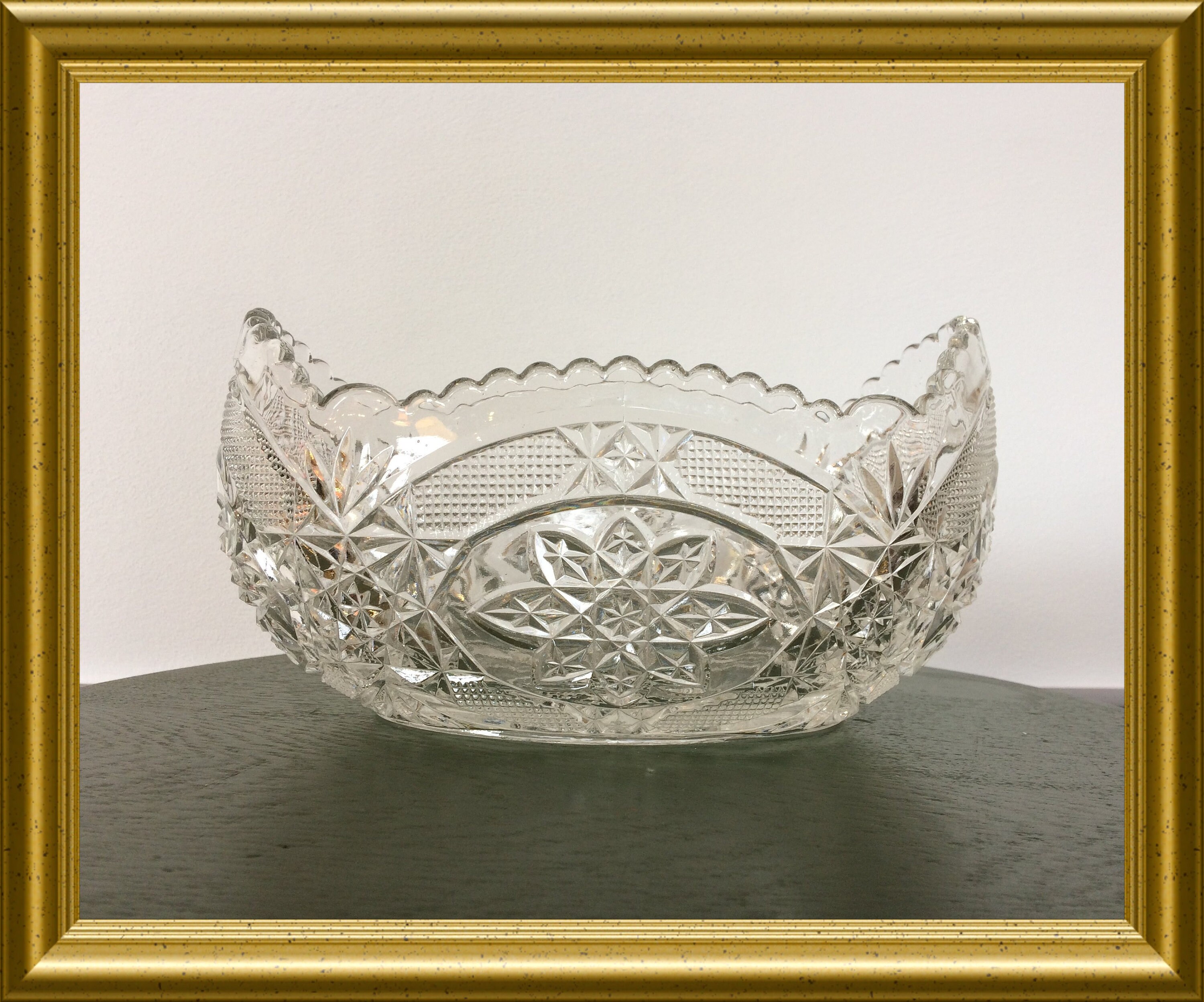 Vintage ovale bowl pressed glass