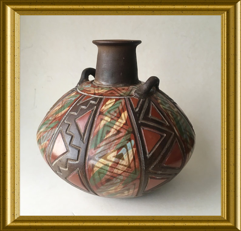 Signed Inca pottery vase: Santodio Paz, Chulucanas, Peru, geometric design image 4