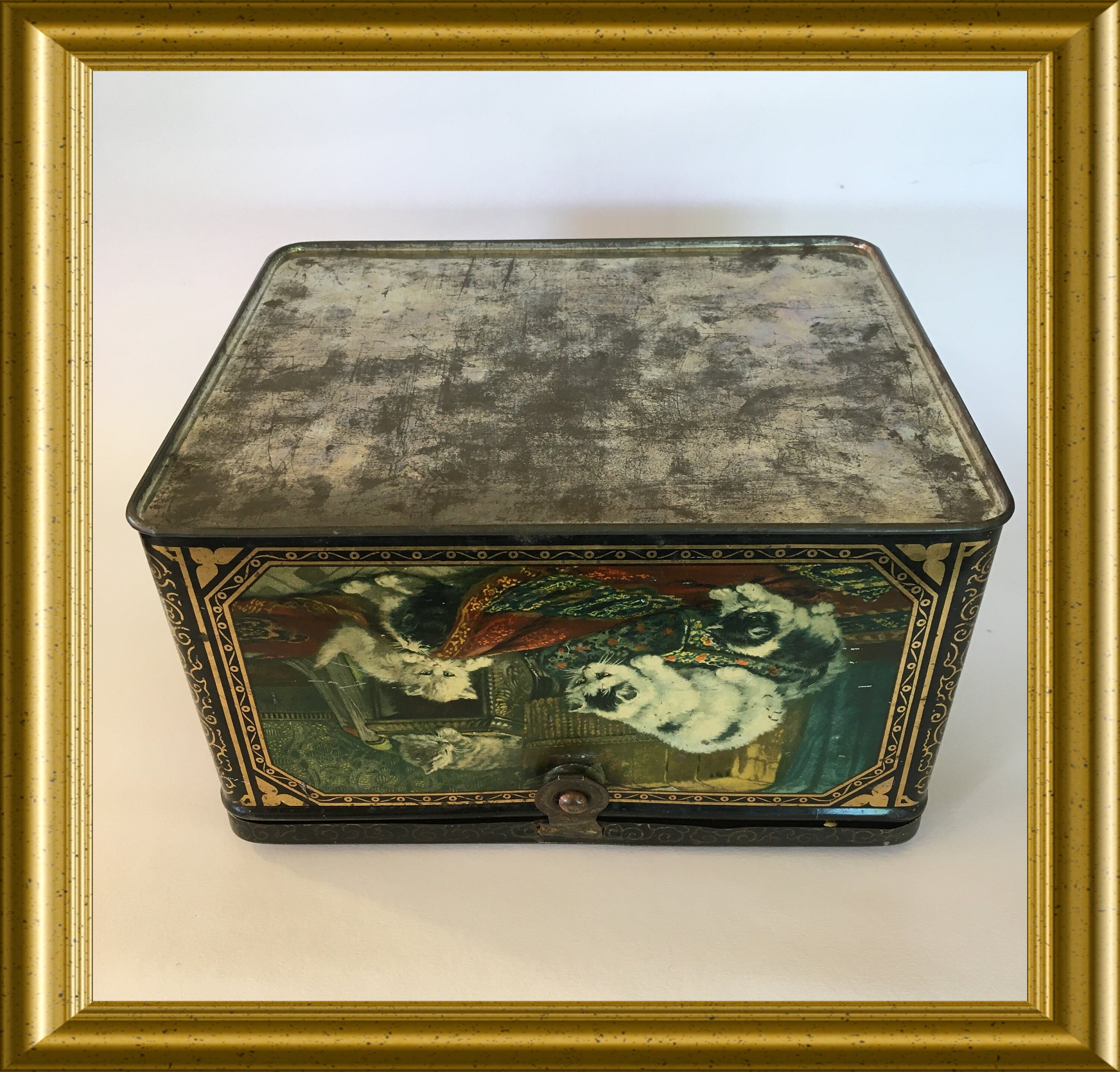 Large size antique cat biscuit tin, Henriette Ronner, 20's
