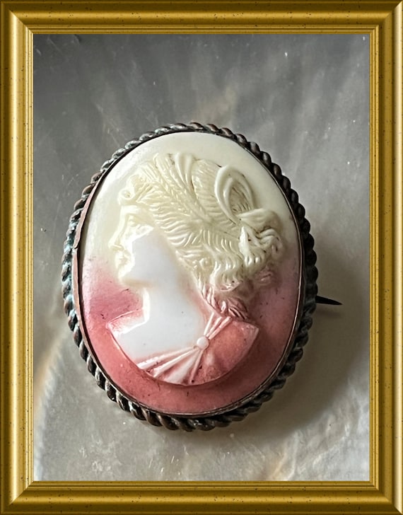 Vintage glass cameo brooch pin