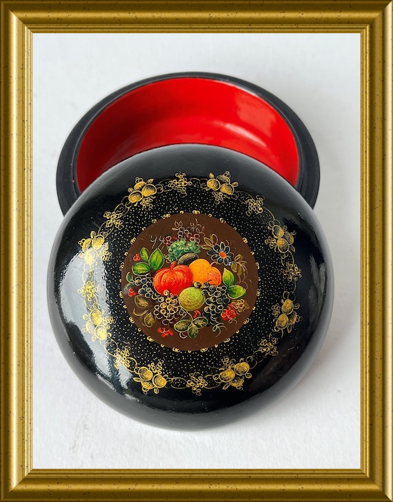 Vintage hand painted lacquer box: flowers, fruit