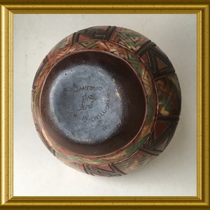 Signed Inca pottery vase: Santodio Paz, Chulucanas, Peru, geometric design image 3