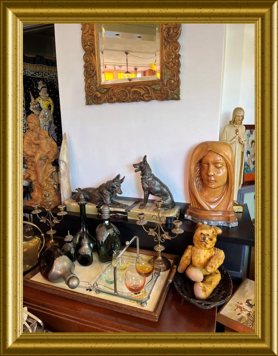 Pickup in Gouda only: art deco figurine, dogs on marble, shipping not available