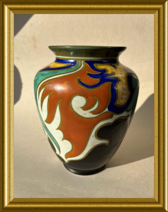 Vintage hand painted art pottery vase: PZH Gouda Holland