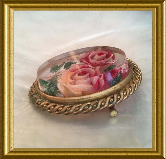 アンティークルーサイト バラの彫刻置物 古いブローチ: 花、逆彫刻ルー