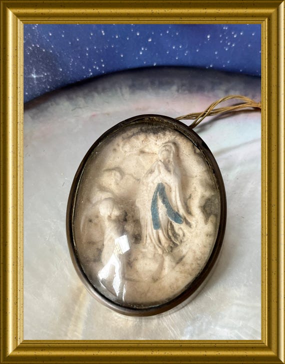 Antique frame with domed glass: meerschaum, Mary, our lady of Lourdes