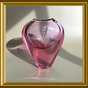 Lovely pink vase with an etched lily of the valley, Miloslav Klinger for Zelezny Brod Sklo (ZBS), Czech republic