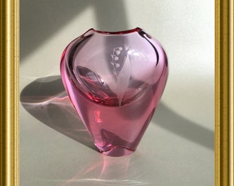 Lovely pink vase with an etched lily of the valley, Miloslav Klinger for Zelezny Brod Sklo (ZBS), Czech republic