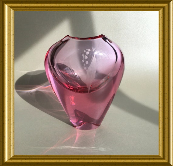 Lovely pink vase with an etched lily of the valley, Miloslav Klinger for Zelezny Brod Sklo (ZBS), Czech republic