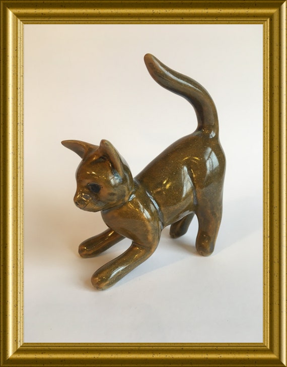 Vintage ceramic figurine: cat