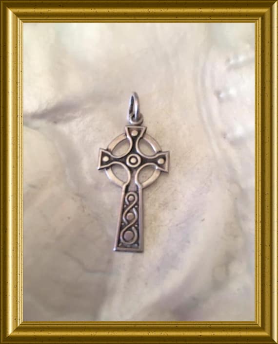Silver pendant: Celtic cross