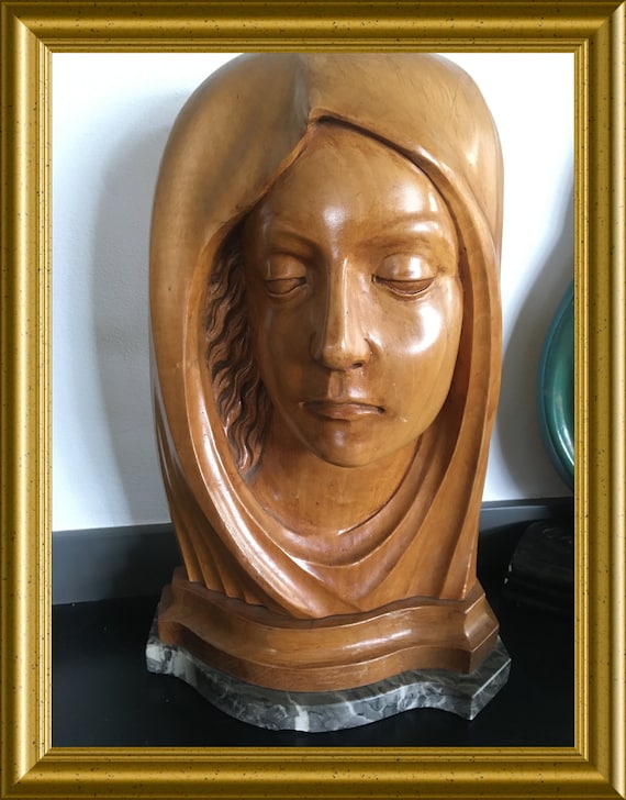 Art deco woodcarving: wooden bust, head