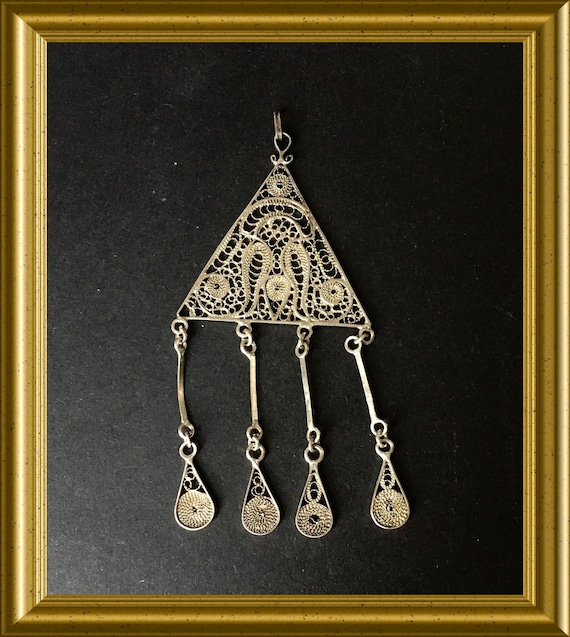 Vintage filigree silver pendant: triangle