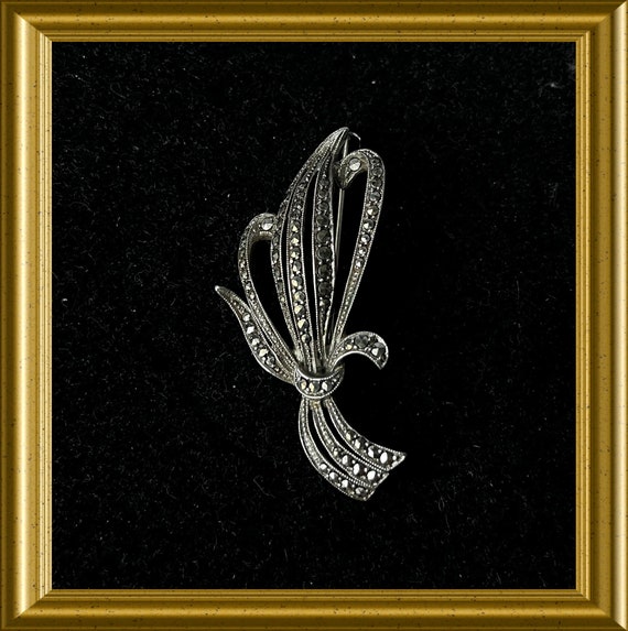 Beautiful vintage silver brooch with marcasite