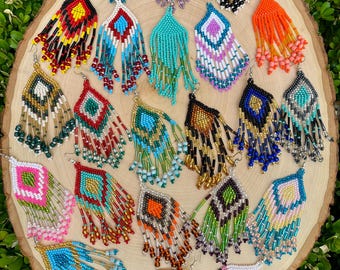Brincos pendurados com contas mexicanas, joias artesanais de Chiapas