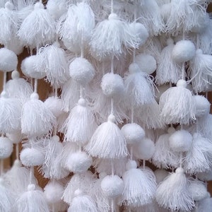 Guirnalda de pompones blancos: borlas mexicanas hechas a mano de 2,13 m (7 pies)