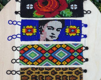 Pulsera de cuentas mexicanas hecha a mano: joyería vibrante de inspiración maya