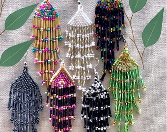 Brincos de contas Huichol, joias artesanais mexicanas em formato de arco-íris