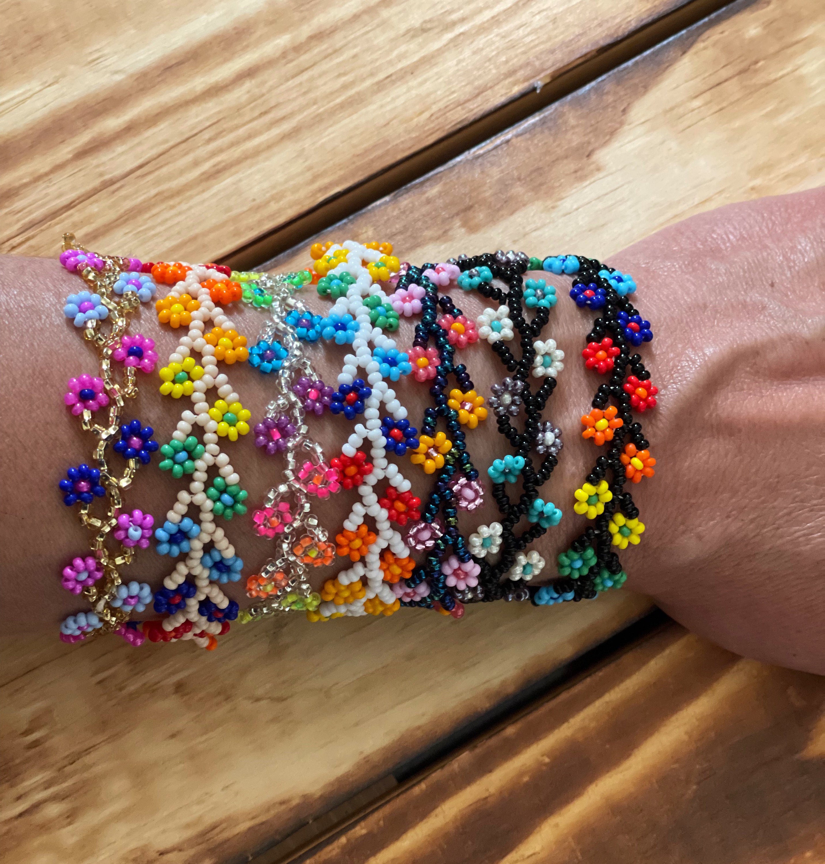 Cute daisy chain bracelet with seed beads/Simple flower bracelet 