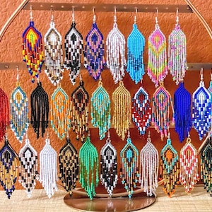 ウイチョル族のビーズイヤリング、チアパス州のマヤのボヘミアンジュエリー