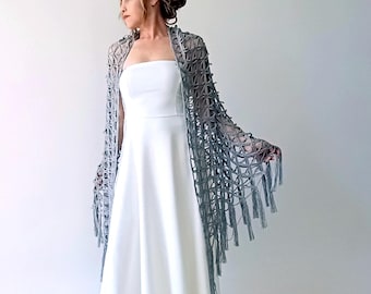 Châle de soirée gris clair, châle gris transparent à franges triangulaires en dentelle, écharpe de mariage en résille faite main