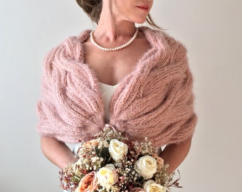 Châle rose poussiéreux, enveloppement blush tricoté, écharpe rose pâle, couverture de mariée, mariage automne hiver, cadeau de demoiselle d'honneur, flou, laine, haussement d'épaules de champagne