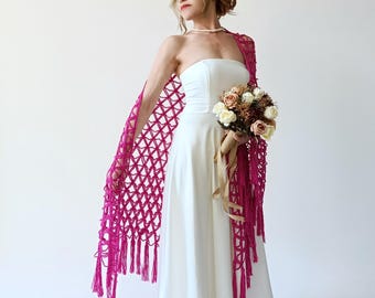 Châle de soirée fuchsia, châle triangulaire en dentelle franges rose vif, écharpe faite main en résille magenta