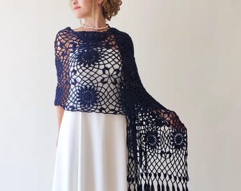 Châle de soirée au crochet bleu marine, étole de mariage en coton, châle de mariée en dentelle à franges, tenue d'été bleu nuit, châle au crochet fait main indigo