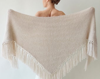 Chal de boda beige, cubierta de champán, envoltura de invierno de hueso, regalo de dama de honor, envoltura de lana con flecos, estola de noche de mohair, chal triangular, cálido