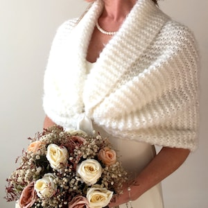 Châle de mariage, wrap nuptial ivoire, écharpe crème, étole de soirée, étole de laine tricotée, mohair, cadeau de demoiselle d'honneur, mariage automne hiver, oversize image 4