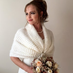 Châle de mariage, wrap nuptial ivoire, écharpe crème, étole de soirée, étole de laine tricotée, mohair, cadeau de demoiselle d'honneur, mariage automne hiver, oversize image 1