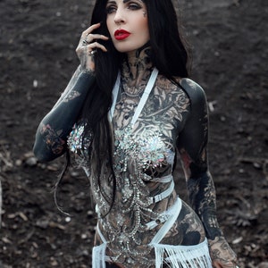 Sexy handgefertigter verstellbarer Strass-Bodysuit mit Fransen